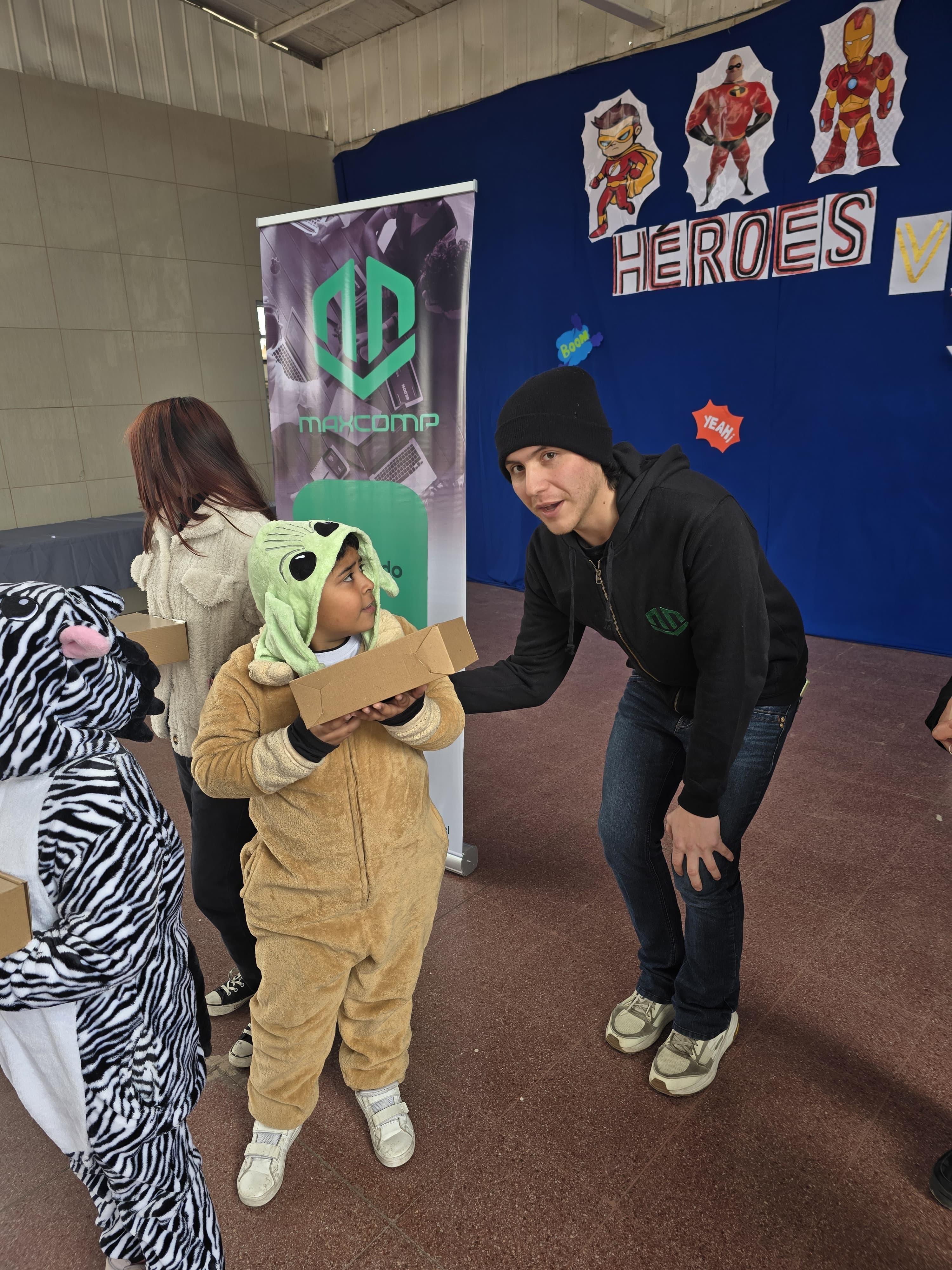 Students receiving donated laptops through Futed in Chile